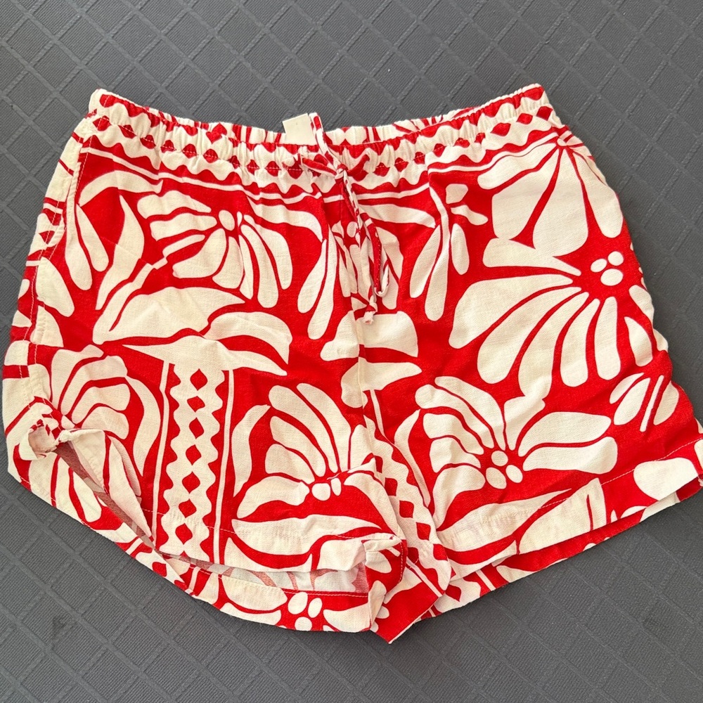 Floral Red and White Women's Shorts